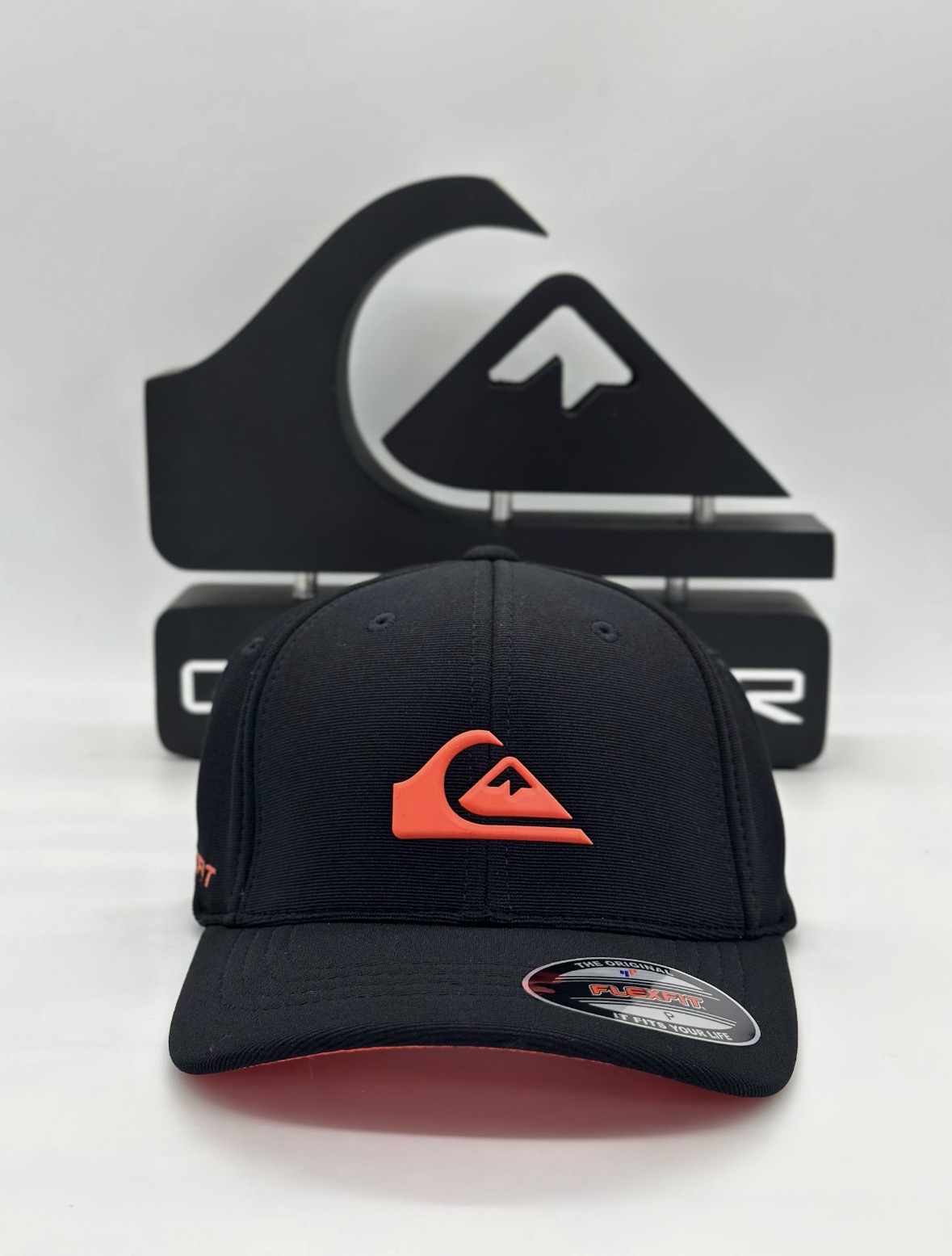 Boné Quiksilver Flexfit Orange Logo Black. Tam. P/M