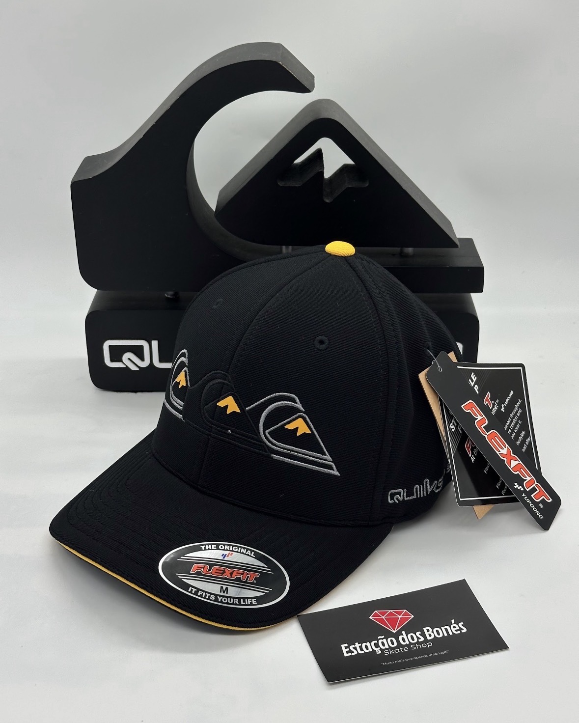 Quiksilver Emb Three Logo Preto. Tam. M